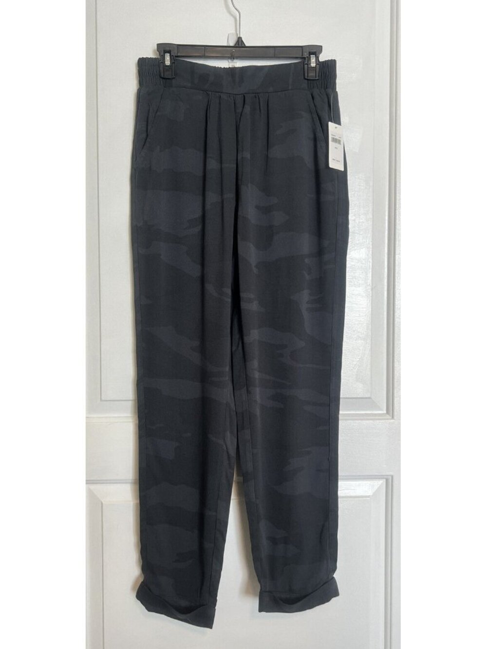 $158 SPLENDID Black Camo Viscose Pants Casual Cuffed Designer Paperbag NEW S